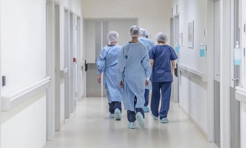 Νοσοκομεία: Απλήρωτο προσωπικό και ελλείψεις εν μέσω κορωνοϊού